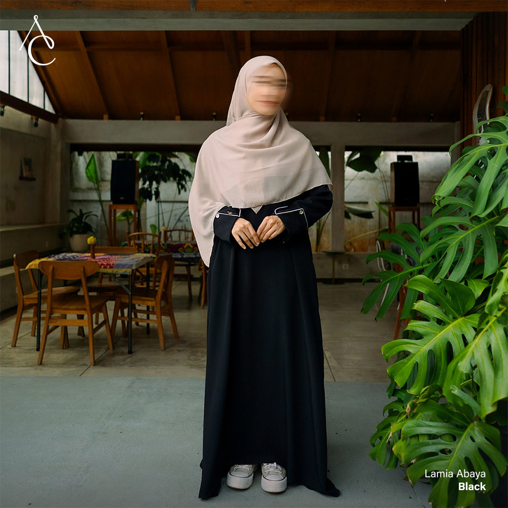 Lamia Abaya
